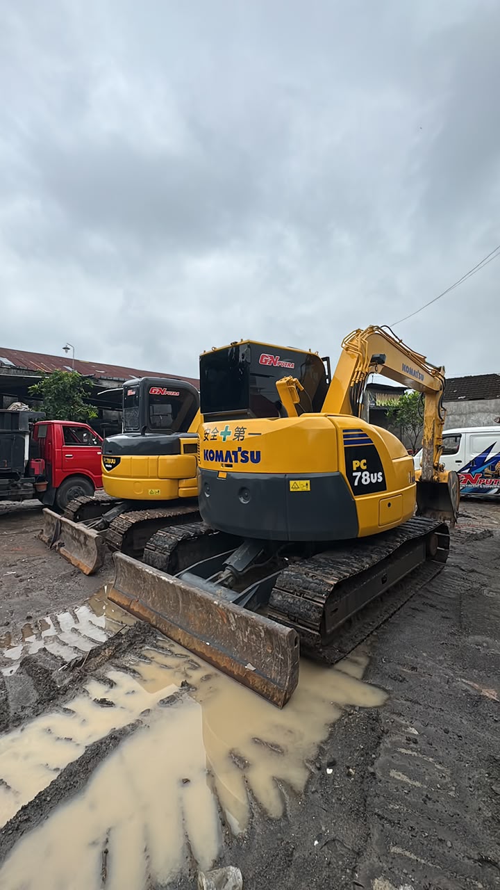 Excavator CV GN PUTRA dengan blade